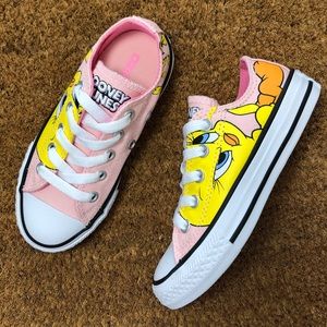 Converse Chuck Taylor Ox Looney Tunes NWT